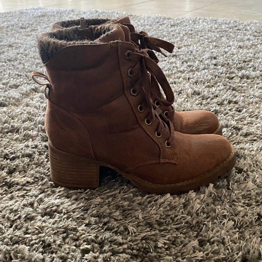 C. Santana Boots